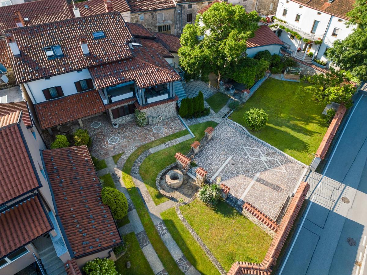 Guest House Zerjal Podnanos ภายนอก รูปภาพ