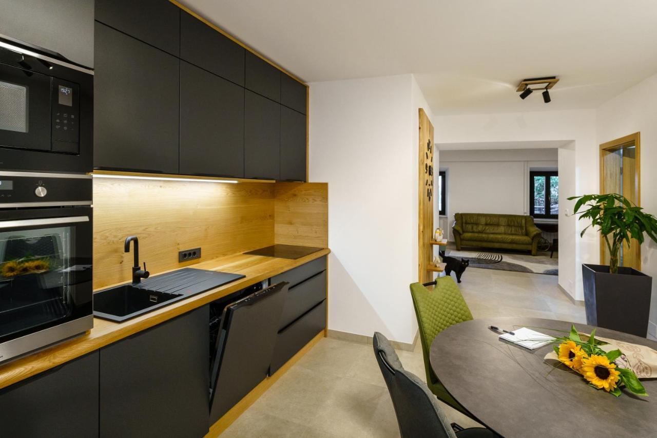 Guest House Zerjal Podnanos ภายนอก รูปภาพ