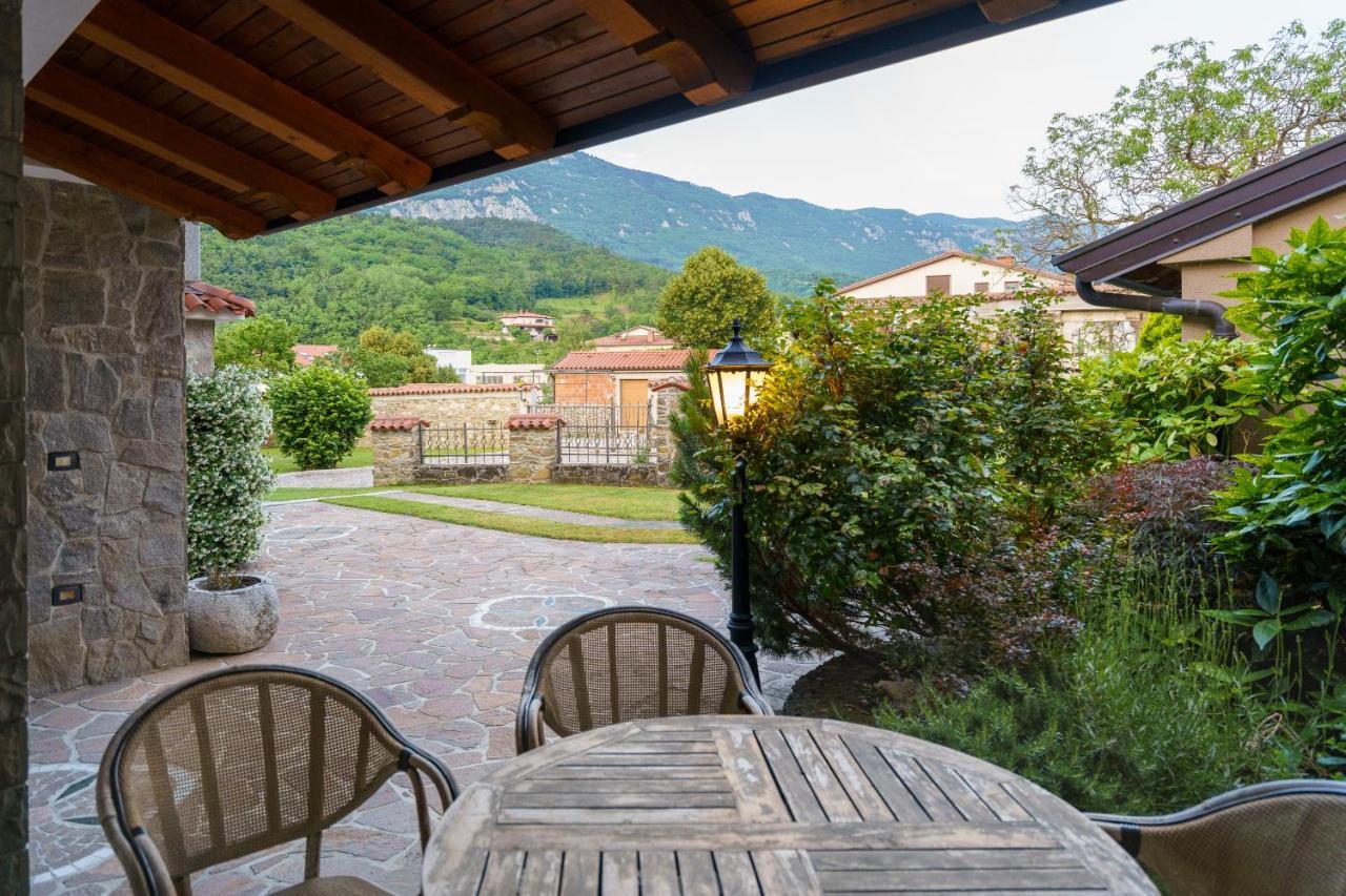Guest House Zerjal Podnanos ภายนอก รูปภาพ