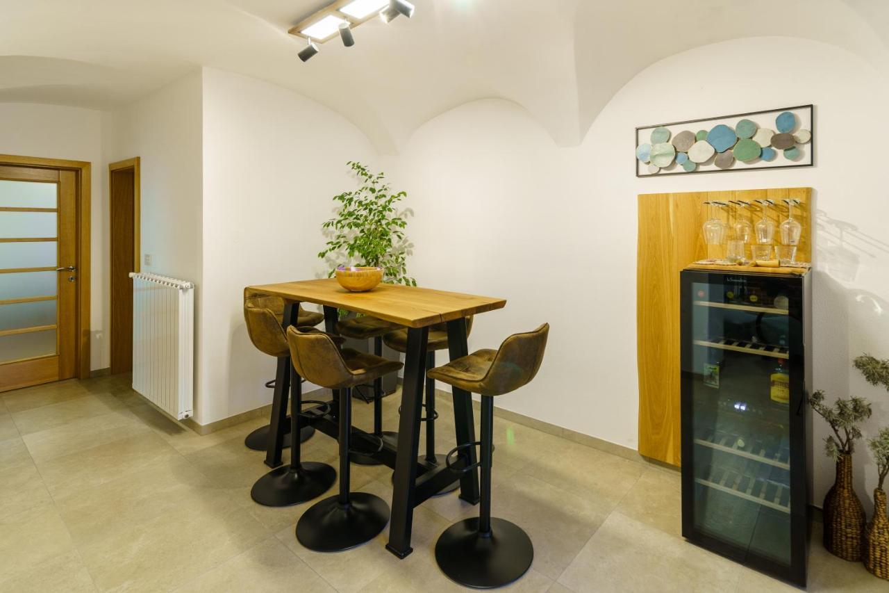 Guest House Zerjal Podnanos ภายนอก รูปภาพ